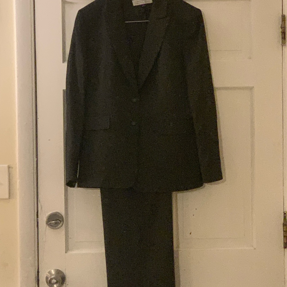 Tahari Ladies Pantsuit